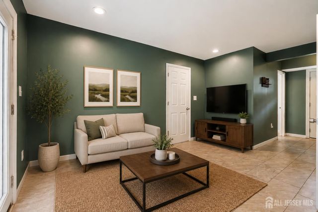 8 Alpine Court, East Brunswick, NJ 08816