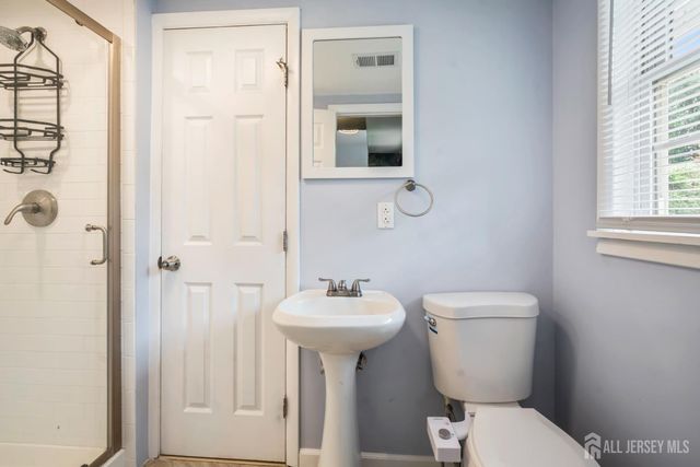 8 Alpine Court, East Brunswick, NJ 08816