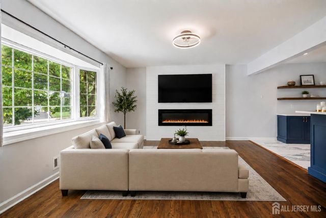 8 Alpine Court, East Brunswick, NJ 08816