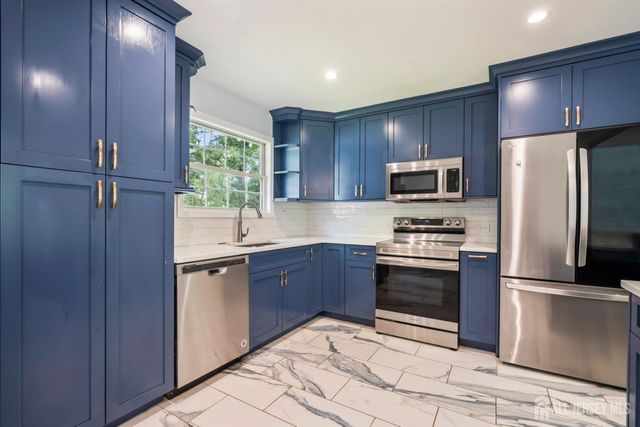 8 Alpine Court, East Brunswick, NJ 08816