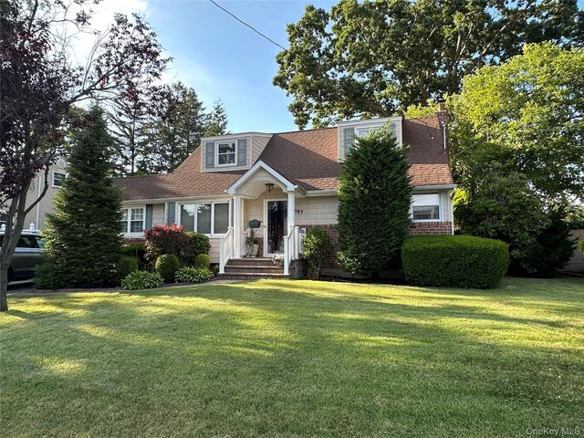 197 Walker Street, West Babylon, NY 11704
