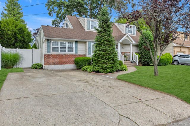 197 Walker Street, West Babylon, NY 11704