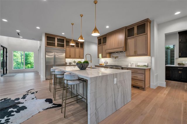 419 W Colorado Boulevard, Dallas, TX 75208