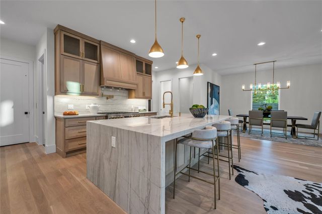 419 W Colorado Boulevard, Dallas, TX 75208