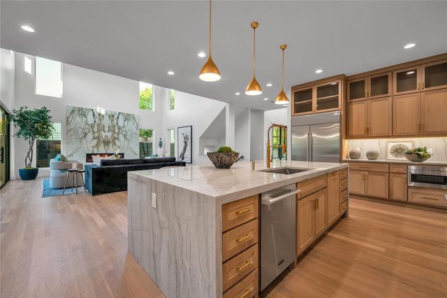 419 W Colorado Boulevard, Dallas, TX 75208