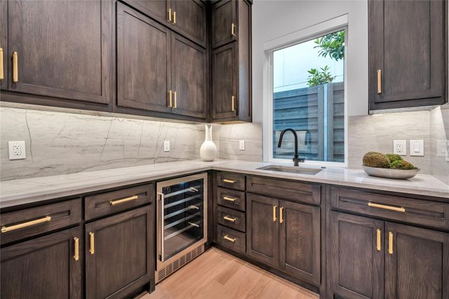 419 W Colorado Boulevard, Dallas, TX 75208