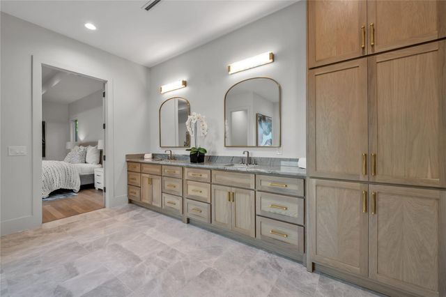 419 W Colorado Boulevard, Dallas, TX 75208