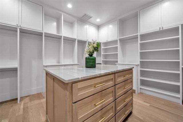 419 W Colorado Boulevard, Dallas, TX 75208