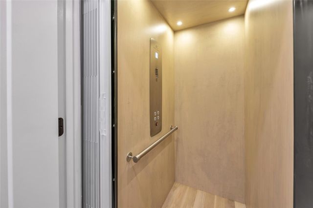 419 W Colorado Boulevard, Dallas, TX 75208