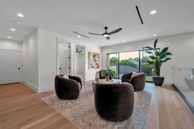 419 W Colorado Boulevard, Dallas, TX 75208