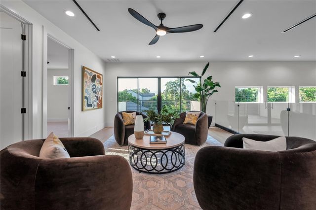 419 W Colorado Boulevard, Dallas, TX 75208