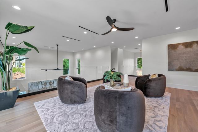 419 W Colorado Boulevard, Dallas, TX 75208