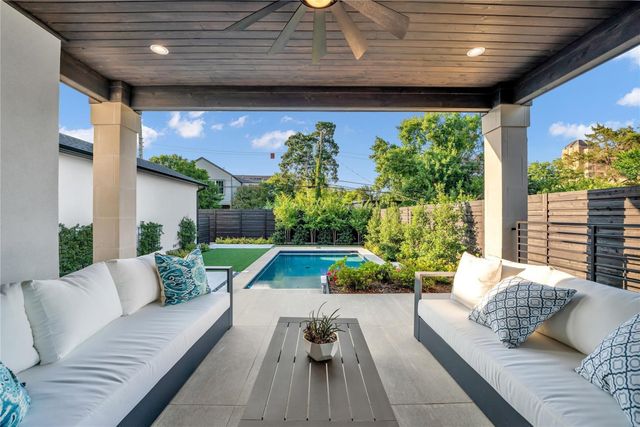 419 W Colorado Boulevard, Dallas, TX 75208