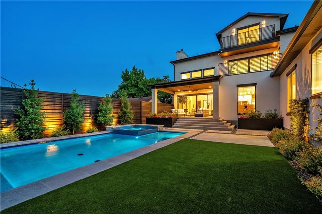 419 W Colorado Boulevard, Dallas, TX 75208