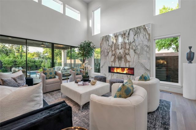 419 W Colorado Boulevard, Dallas, TX 75208