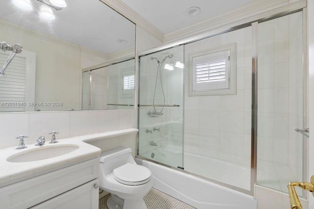 1037 Alfonso Ave, Coral Gables, FL 33146