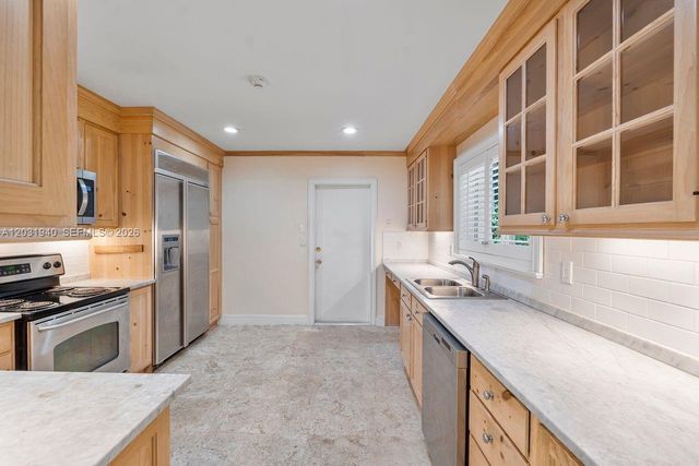 1037 Alfonso Ave, Coral Gables, FL 33146