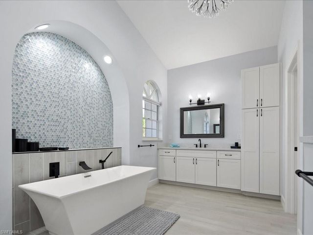 11422 Night Heron DR, Naples, FL 34119