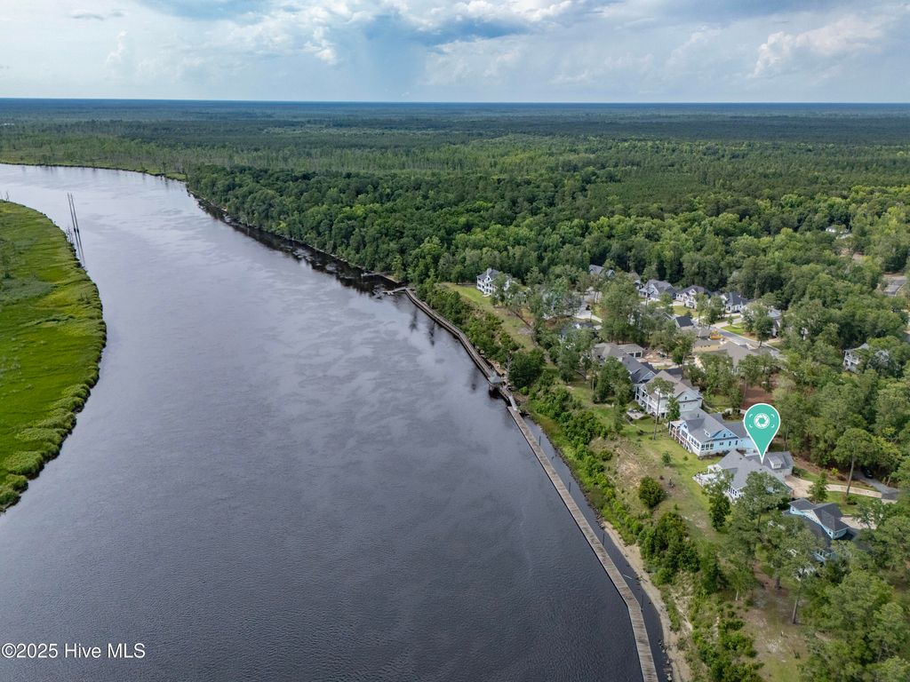 Image 3 of property listing at 3623 White Cliffs Drive, Castle Hayne, NC 28429