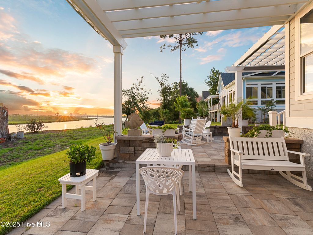 Image 6 of property listing at 3623 White Cliffs Drive, Castle Hayne, NC 28429