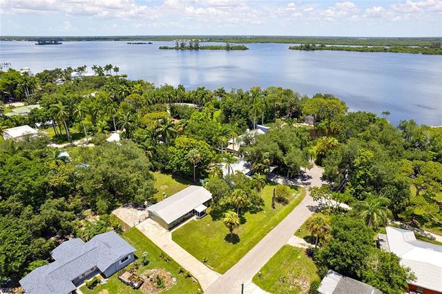 306 Chattanooga DR, Fort Myers, FL 33905