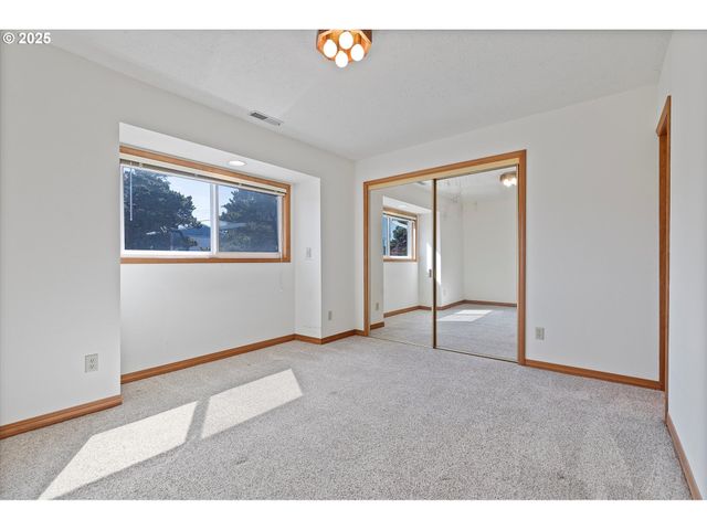 2335 Nw INLET Ave 7, Lincoln City, OR 97367