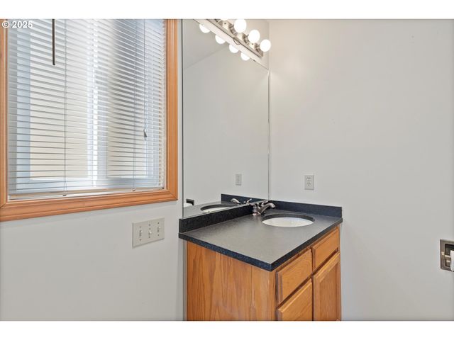 2335 Nw INLET Ave 7, Lincoln City, OR 97367