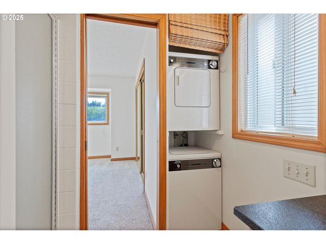 2335 Nw INLET Ave 7, Lincoln City, OR 97367