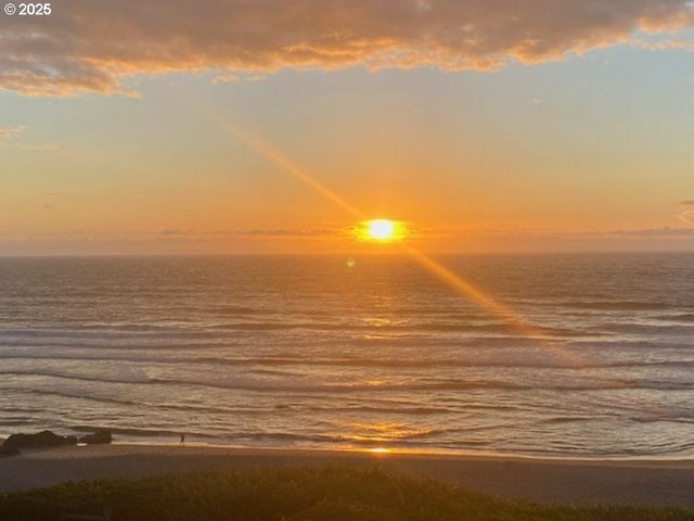 2335 Nw INLET Ave 7, Lincoln City, OR 97367