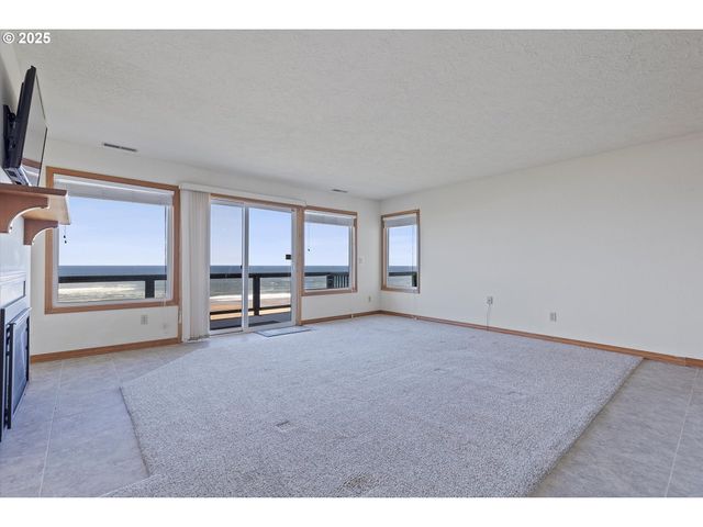 2335 Nw INLET Ave 7, Lincoln City, OR 97367