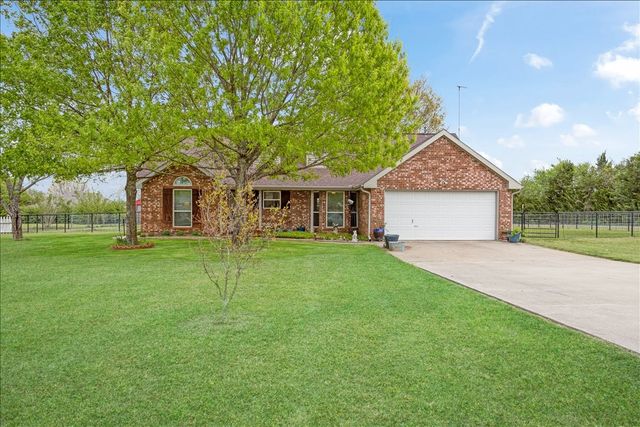 105 Mulberry Drive, Trenton, TX 75490