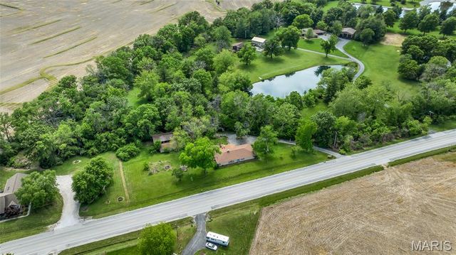 6137 Floraville Road, Millstadt, IL 62260