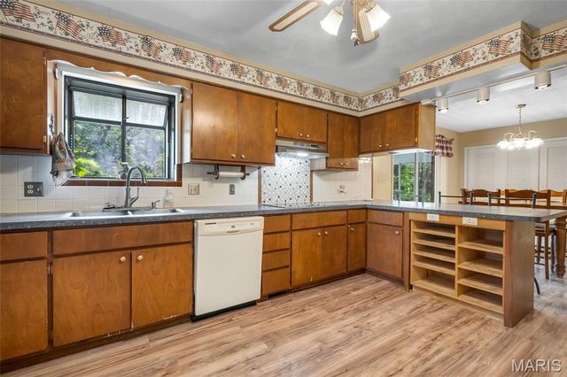 6137 Floraville Road, Millstadt, IL 62260