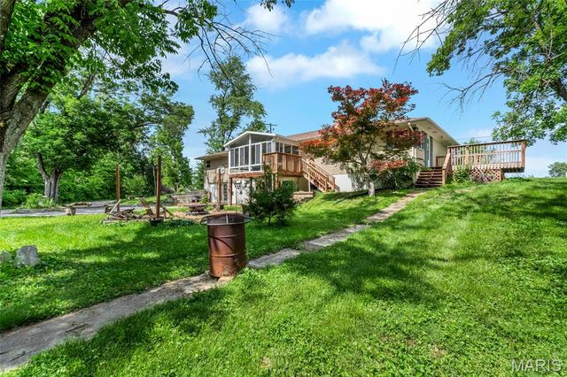 6137 Floraville Road, Millstadt, IL 62260