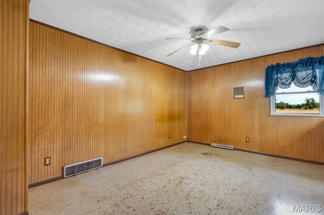 6137 Floraville Road, Millstadt, IL 62260