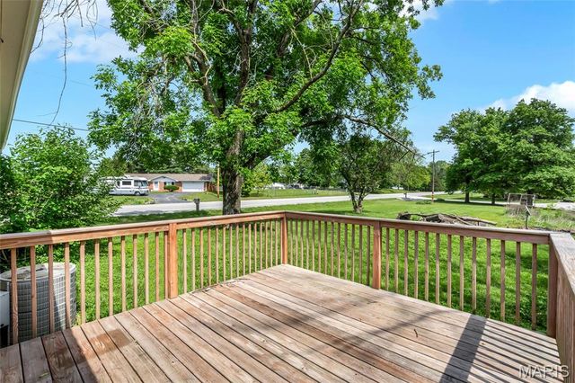 6137 Floraville Road, Millstadt, IL 62260