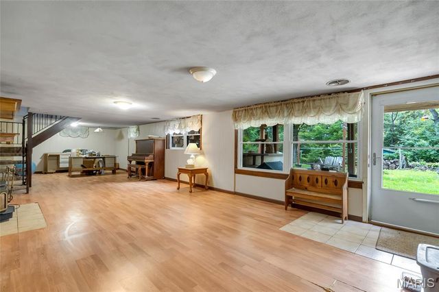 6137 Floraville Road, Millstadt, IL 62260