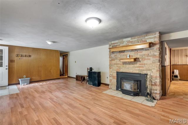 6137 Floraville Road, Millstadt, IL 62260