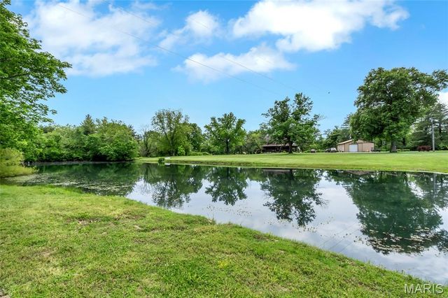 6137 Floraville Road, Millstadt, IL 62260