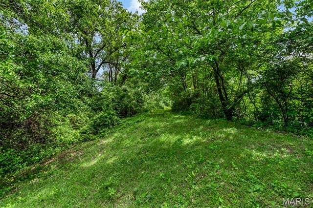 6137 Floraville Road, Millstadt, IL 62260