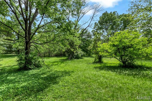 6137 Floraville Road, Millstadt, IL 62260