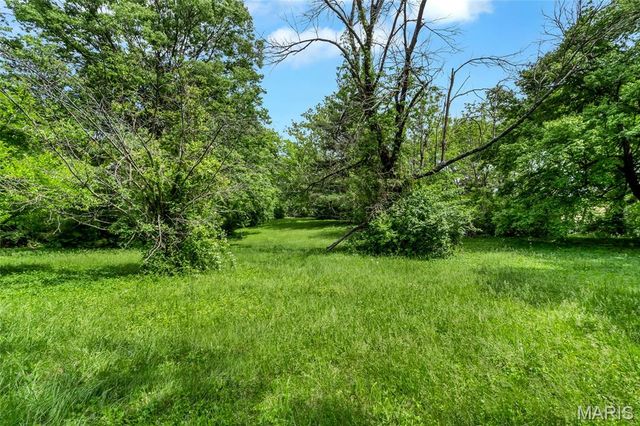 6137 Floraville Road, Millstadt, IL 62260