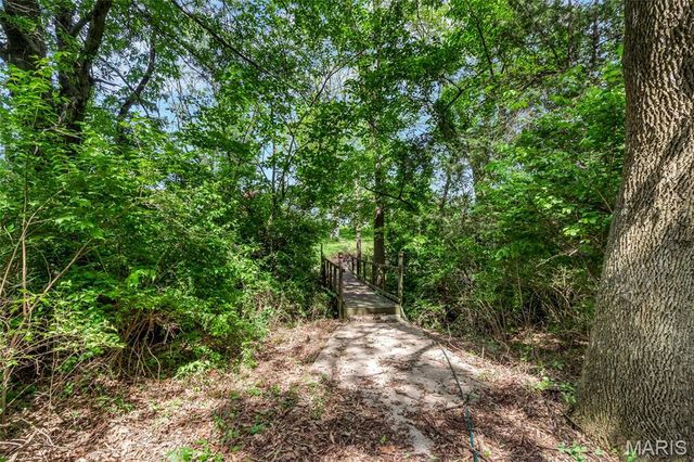 6137 Floraville Road, Millstadt, IL 62260