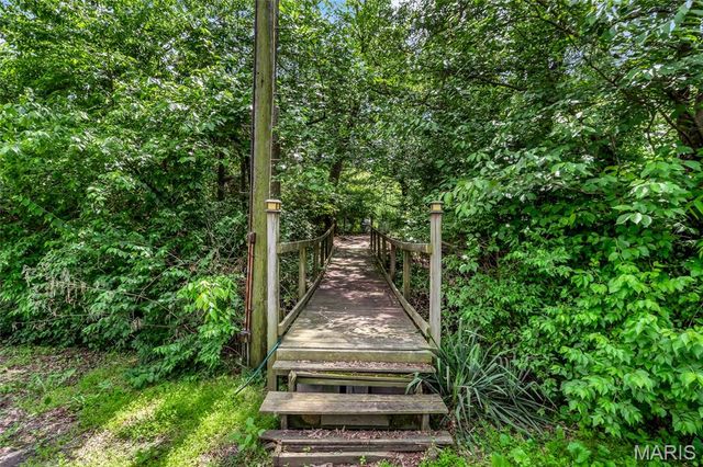 6137 Floraville Road, Millstadt, IL 62260