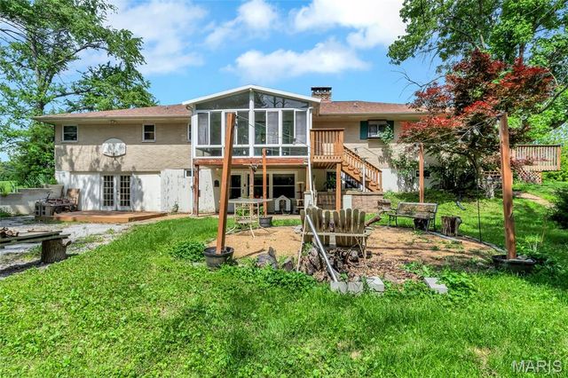 6137 Floraville Road, Millstadt, IL 62260