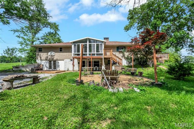 6137 Floraville Road, Millstadt, IL 62260