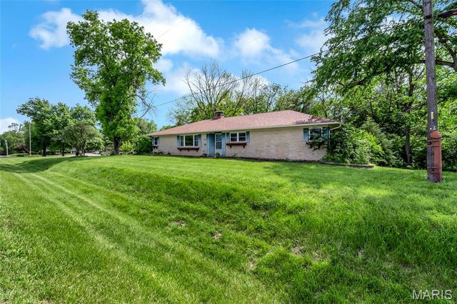 6137 Floraville Road, Millstadt, IL 62260