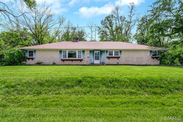 6137 Floraville Road, Millstadt, IL 62260