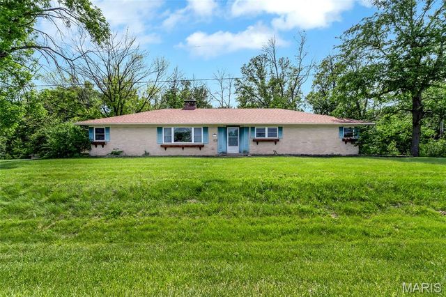 6137 Floraville Road, Millstadt, IL 62260