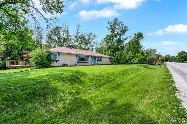 6137 Floraville Road, Millstadt, IL 62260